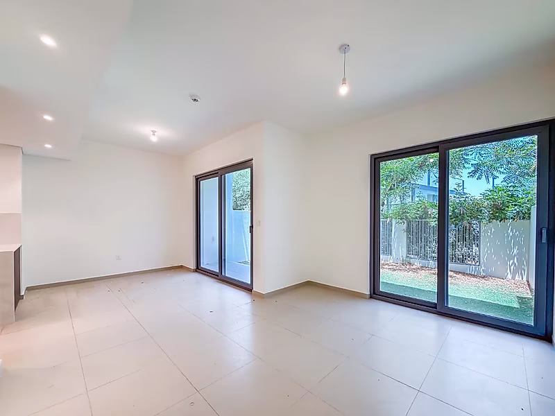 Spacious | Family Community | Modern Villa - Photo 7