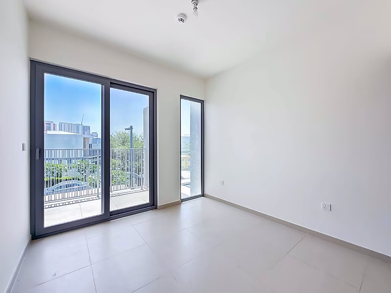 Spacious | Family Community | Modern Villa - Photo 8
