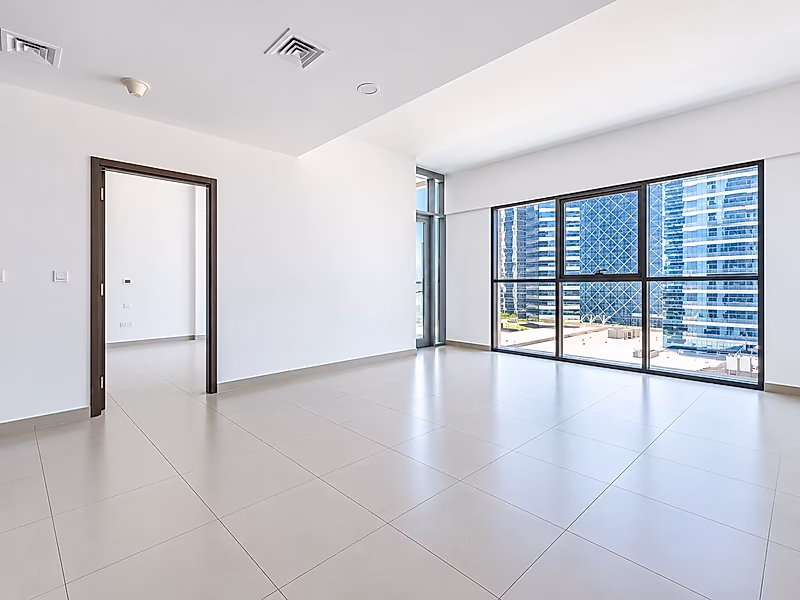 Marina View | Prime Location | Unfurnished - Photo 1