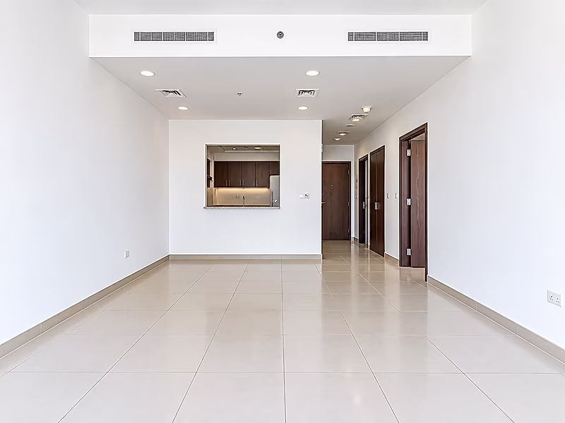 Marina View | Prime Location | Unfurnished - Photo 2
